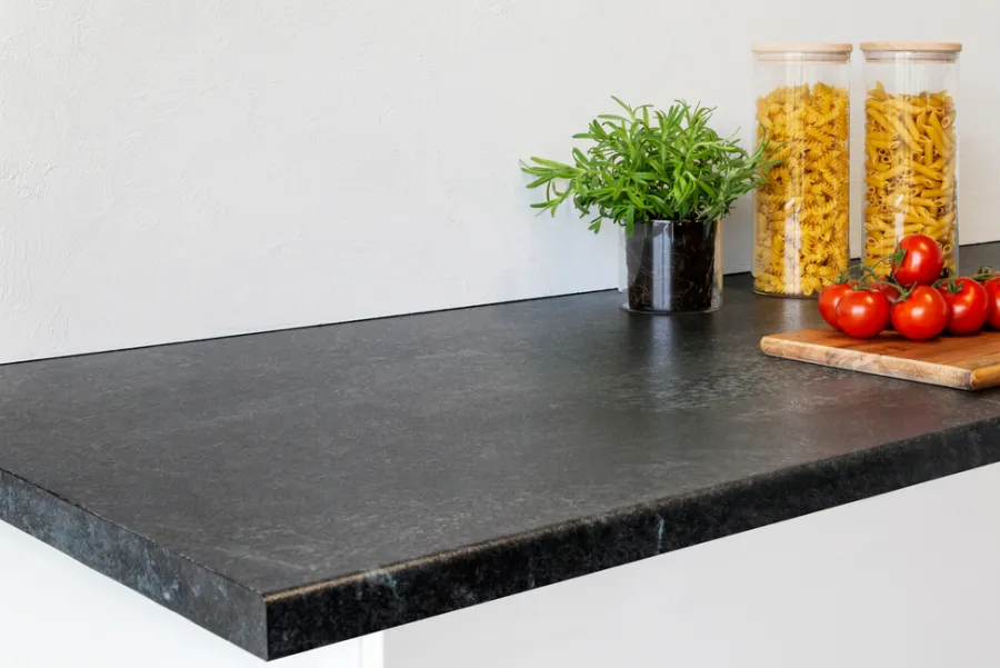 Benkeplate svart betong 28 mm x 61 x 300 cm | Benkeplater