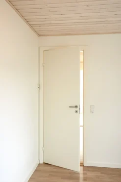 Torso Stabil hvitmalt dør - 72,5 x 204 cm | Dører & Karmer